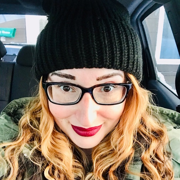 Meet your Posher, Nikkia 👋 - Picture 2 of 3